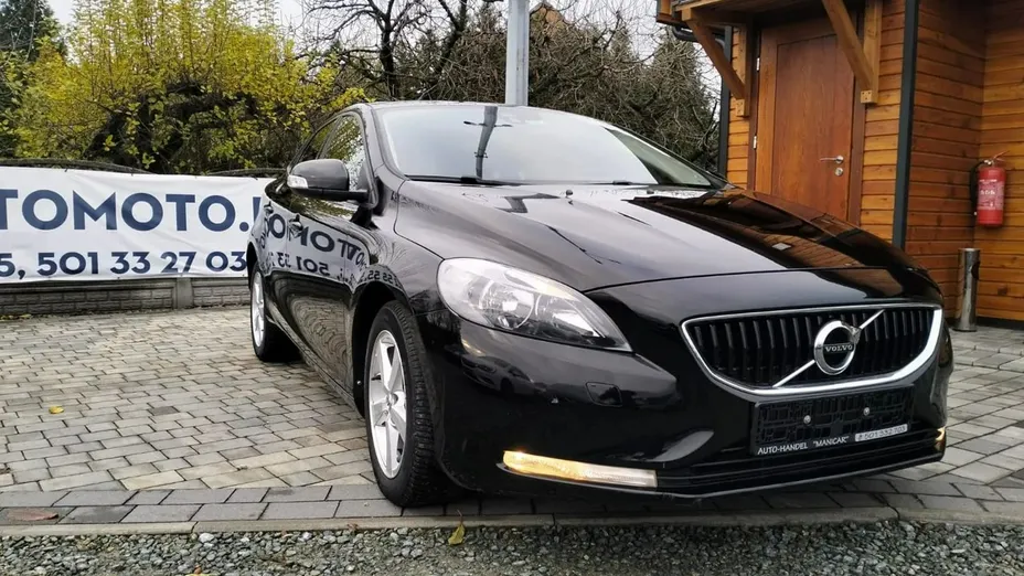 VOLVO V40 -