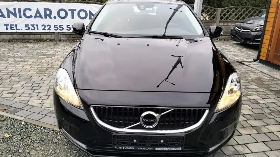 VOLVO V40 -