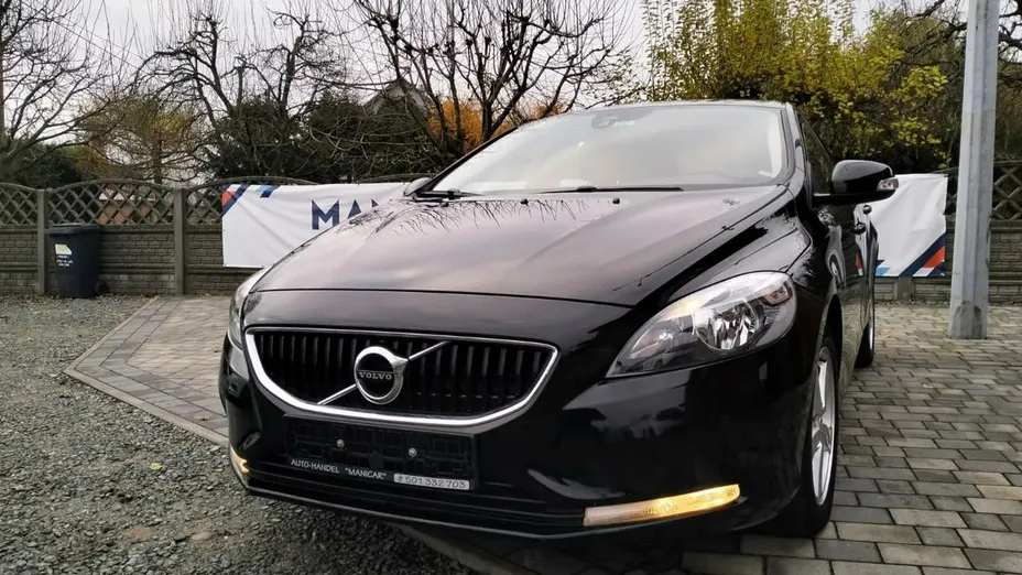 VOLVO V40 -