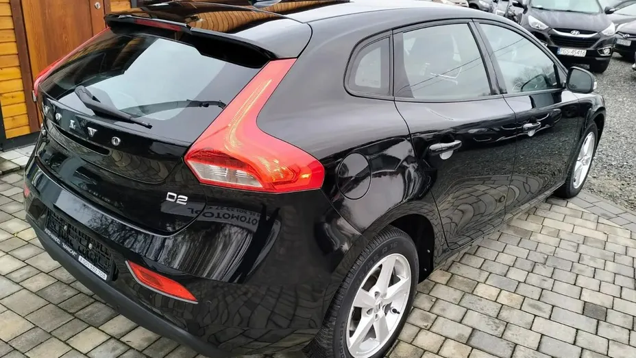 VOLVO V40 -