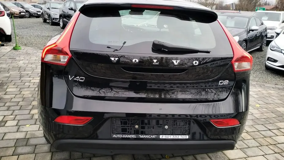 VOLVO V40 -