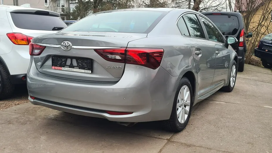 TOYOTA Avensis -
