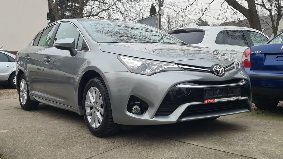 TOYOTA Avensis -