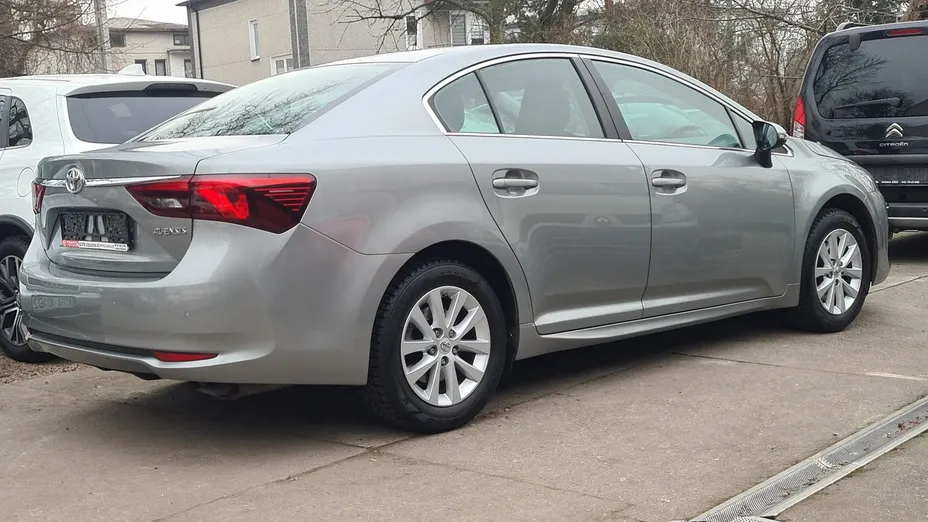 TOYOTA Avensis -