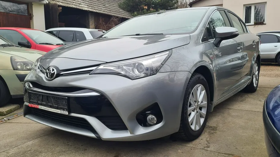 TOYOTA Avensis -