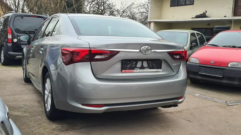 TOYOTA Avensis -