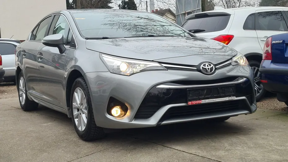 TOYOTA Avensis -