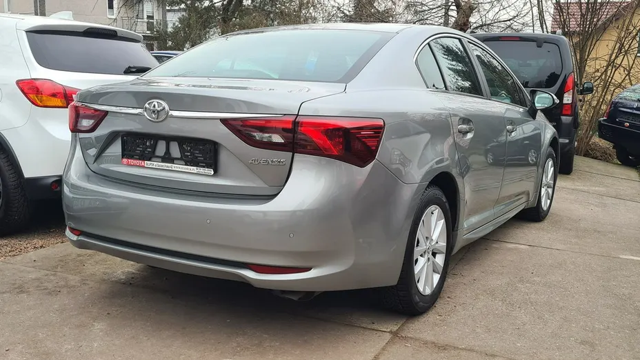 TOYOTA Avensis -