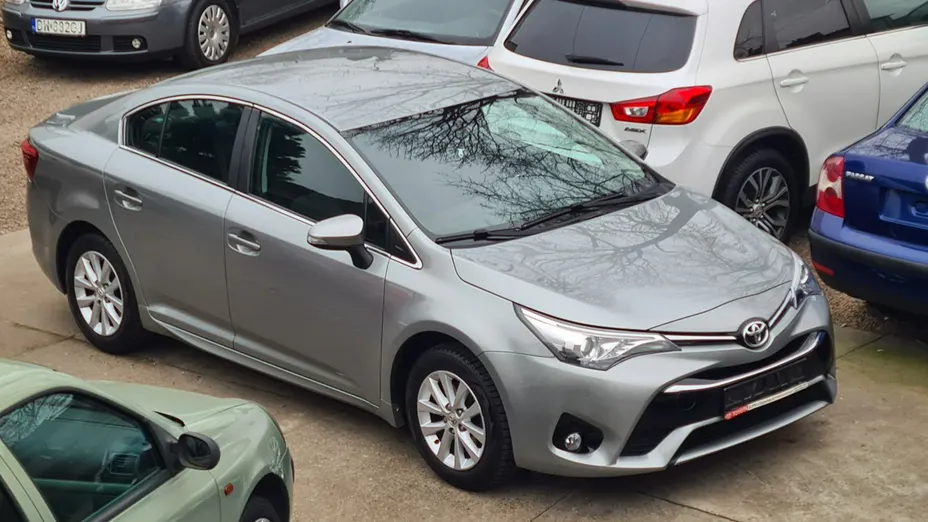 TOYOTA Avensis -
