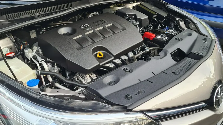 TOYOTA Avensis -