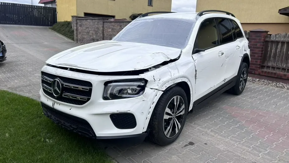 MERCEDES-BENZ GLB -