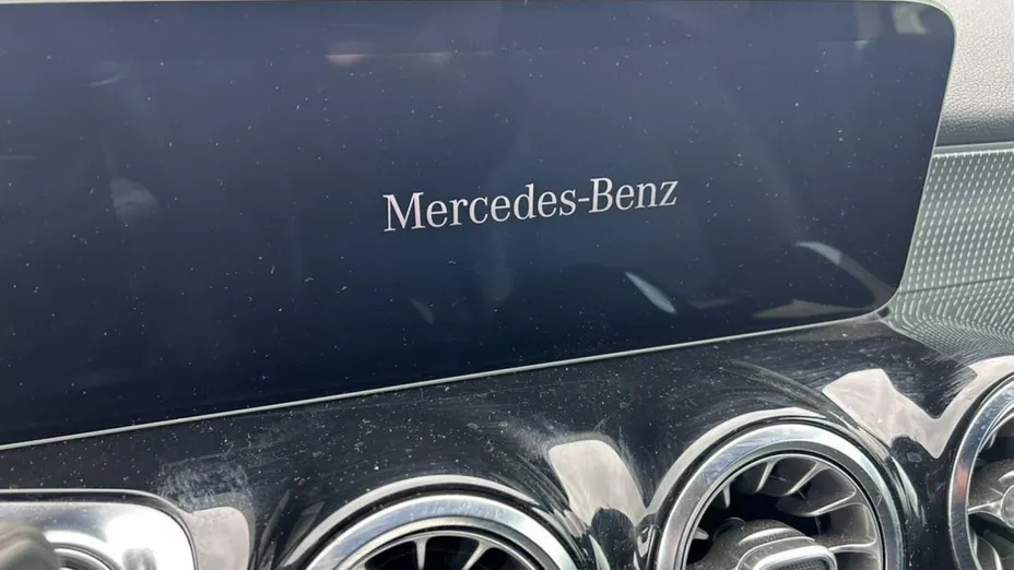 MERCEDES-BENZ GLB -