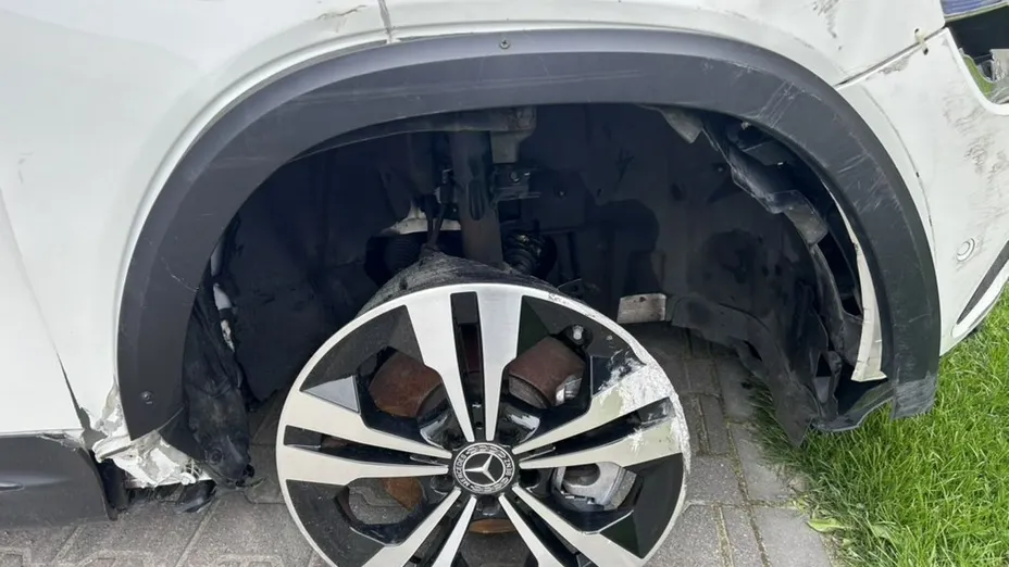 MERCEDES-BENZ GLB -