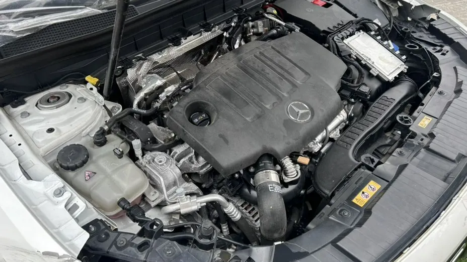 MERCEDES-BENZ GLB -