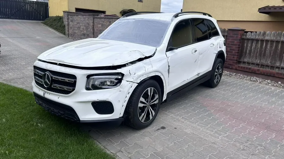 MERCEDES-BENZ GLB -