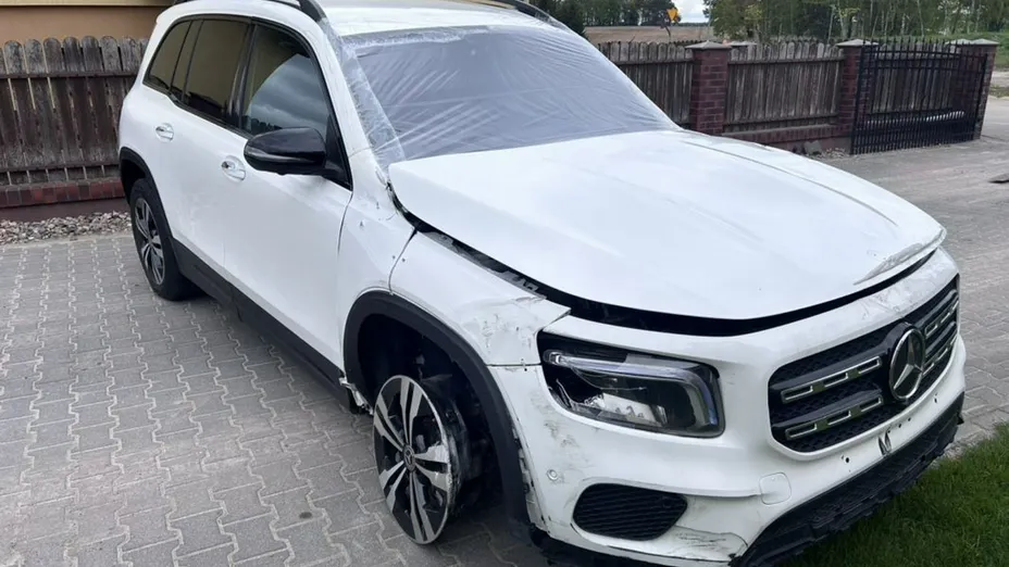 MERCEDES-BENZ GLB -