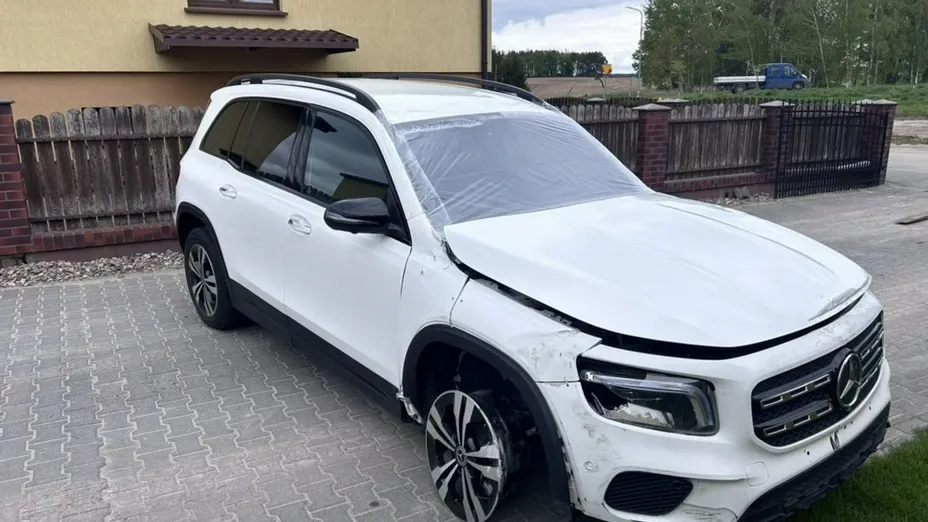 MERCEDES-BENZ GLB -