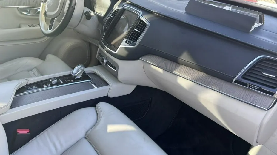 VOLVO XC90 -