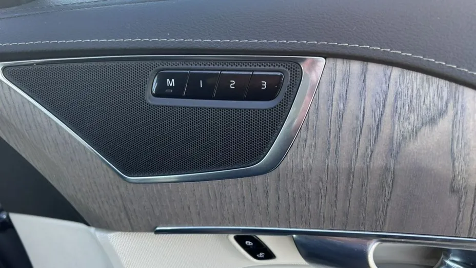 VOLVO XC90 -
