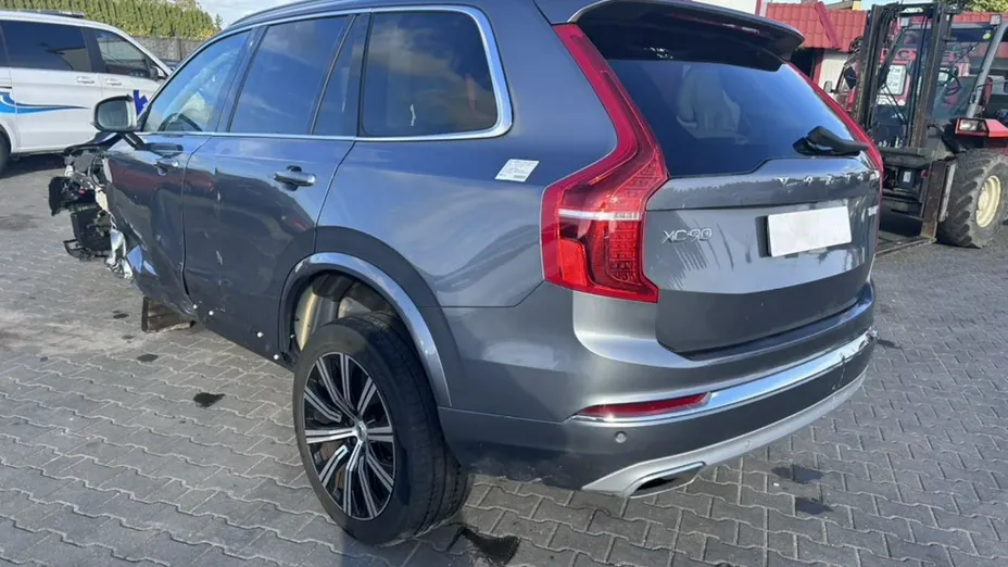 VOLVO XC90 -