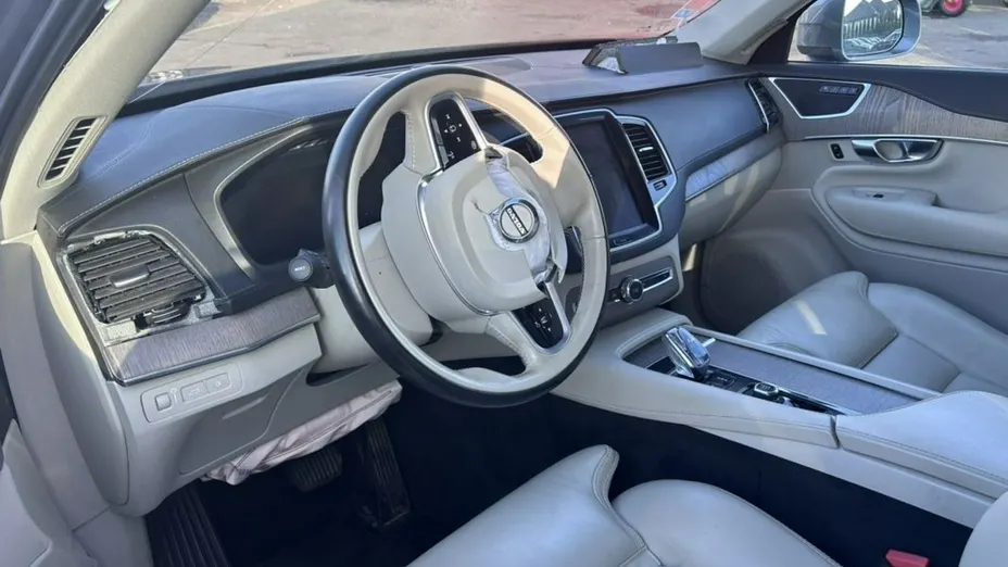 VOLVO XC90 -