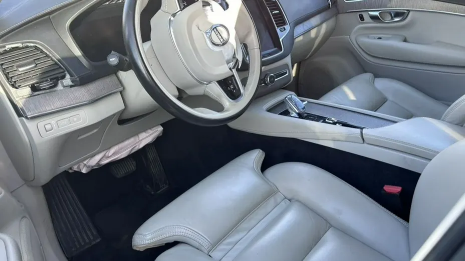 VOLVO XC90 -