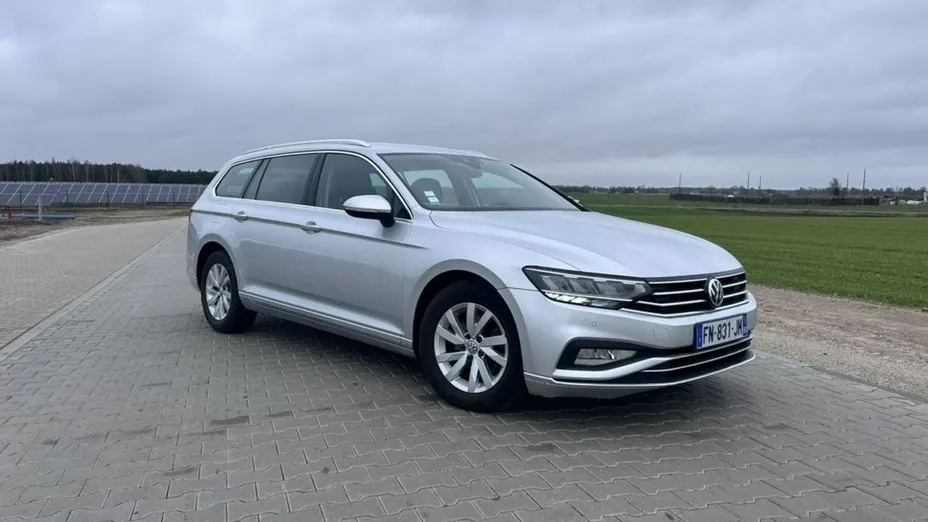 VOLKSWAGEN Passat -