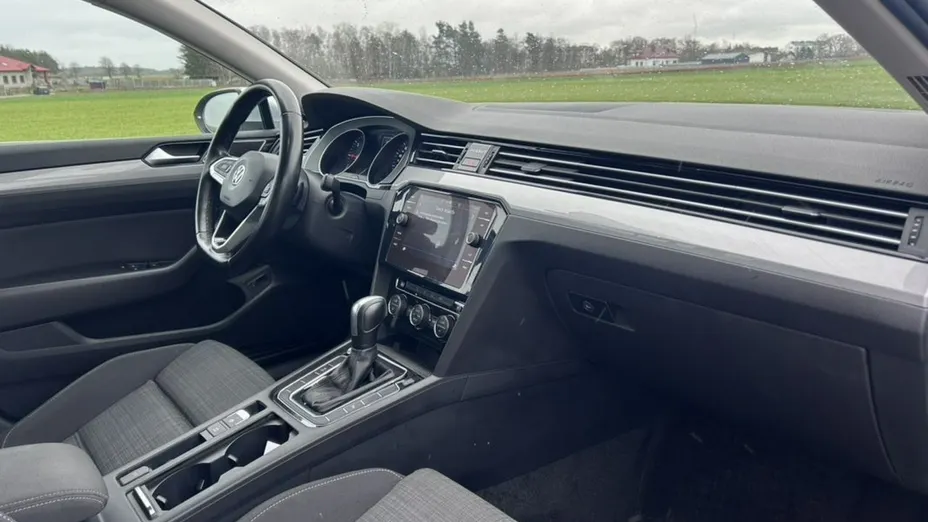 VOLKSWAGEN Passat -