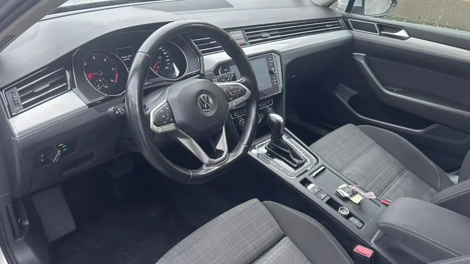 VOLKSWAGEN Passat -