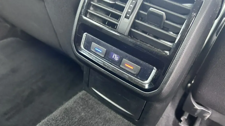 VOLKSWAGEN Passat -