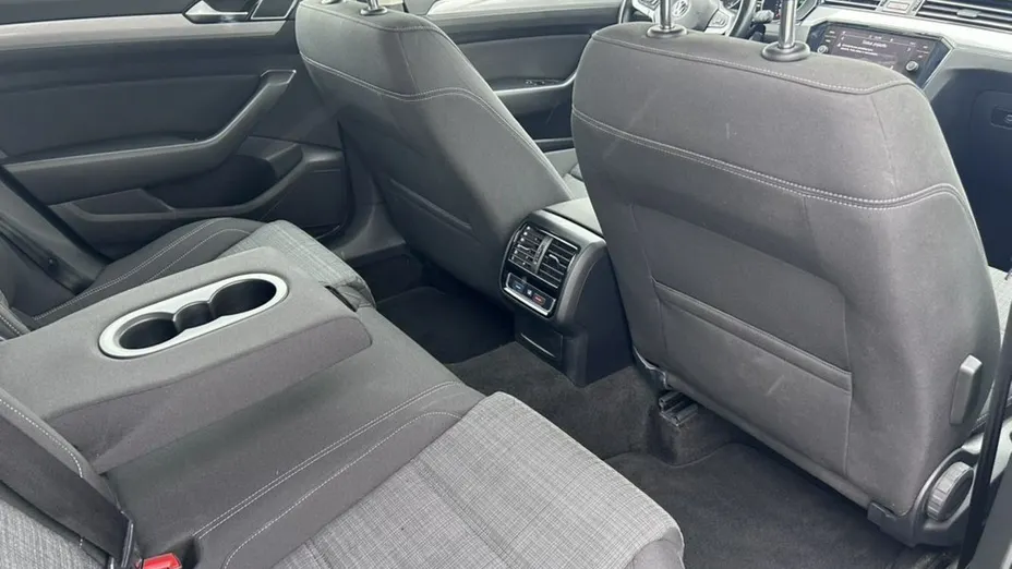 VOLKSWAGEN Passat -