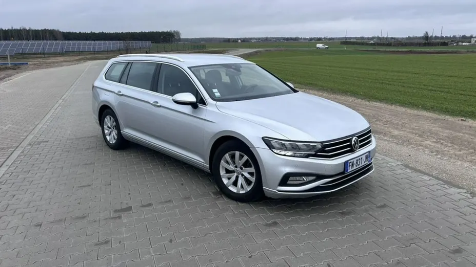 VOLKSWAGEN Passat -