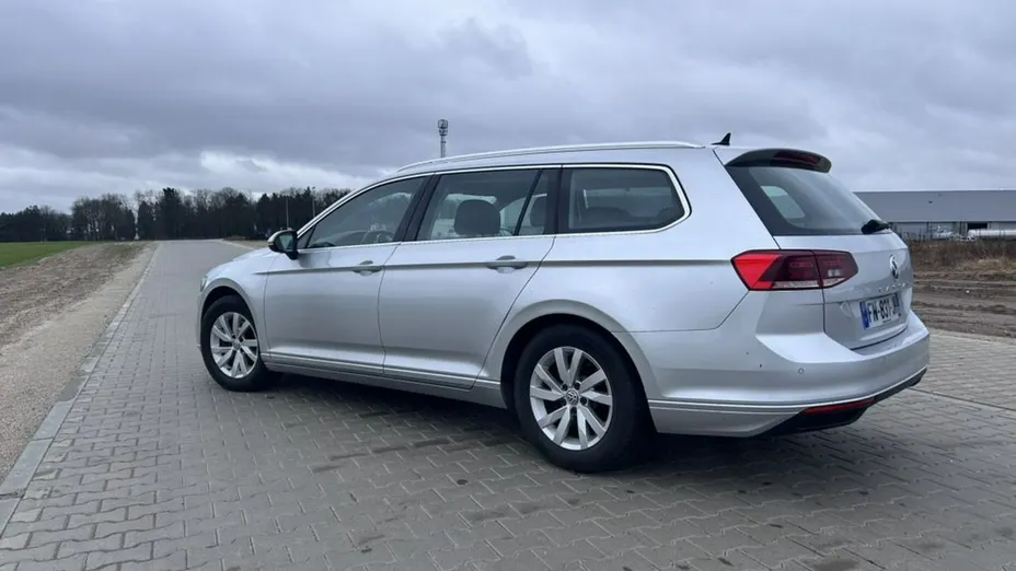 VOLKSWAGEN Passat -