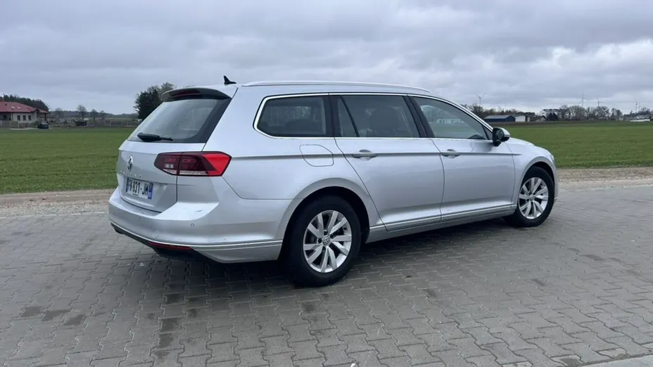 VOLKSWAGEN Passat -