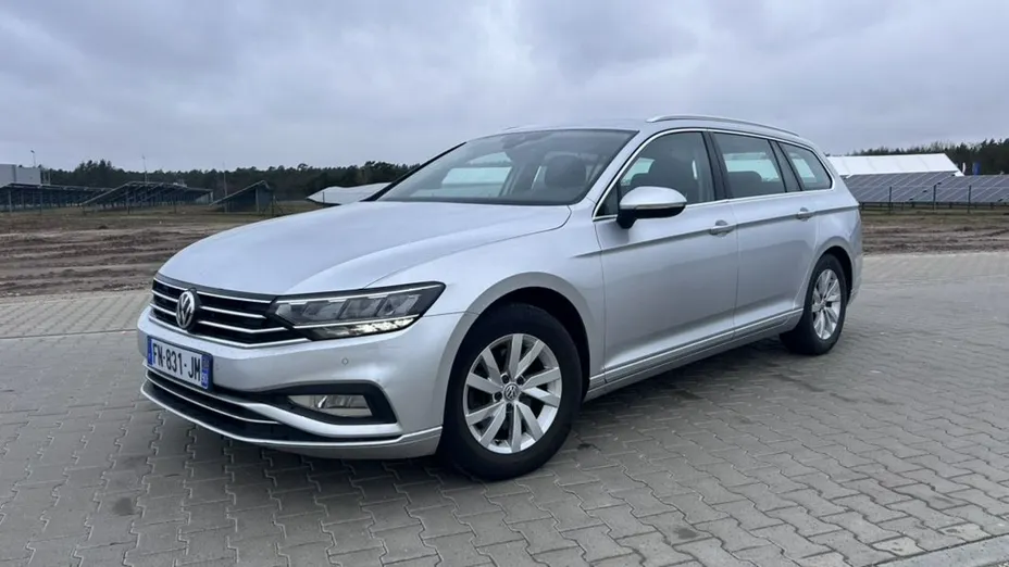 VOLKSWAGEN Passat -