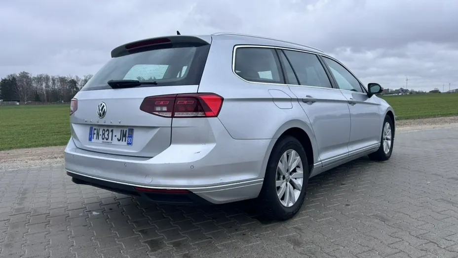 VOLKSWAGEN Passat -
