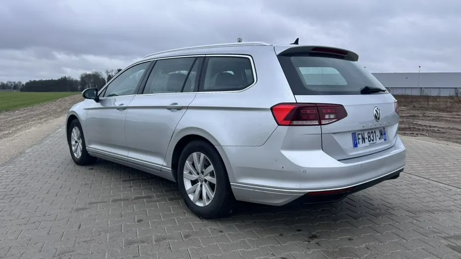 VOLKSWAGEN Passat -
