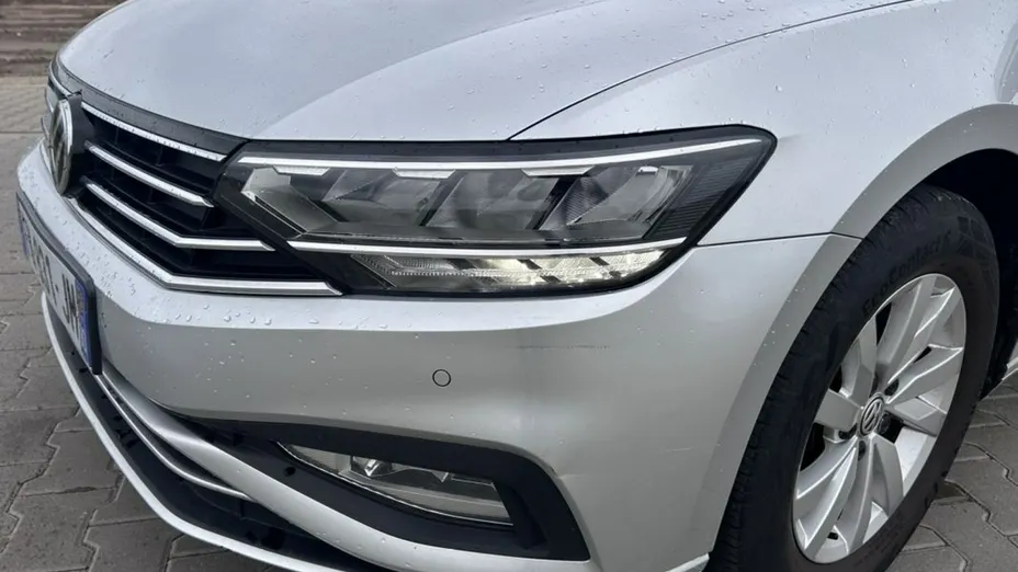 VOLKSWAGEN Passat -