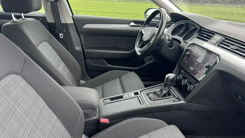 VOLKSWAGEN Passat -