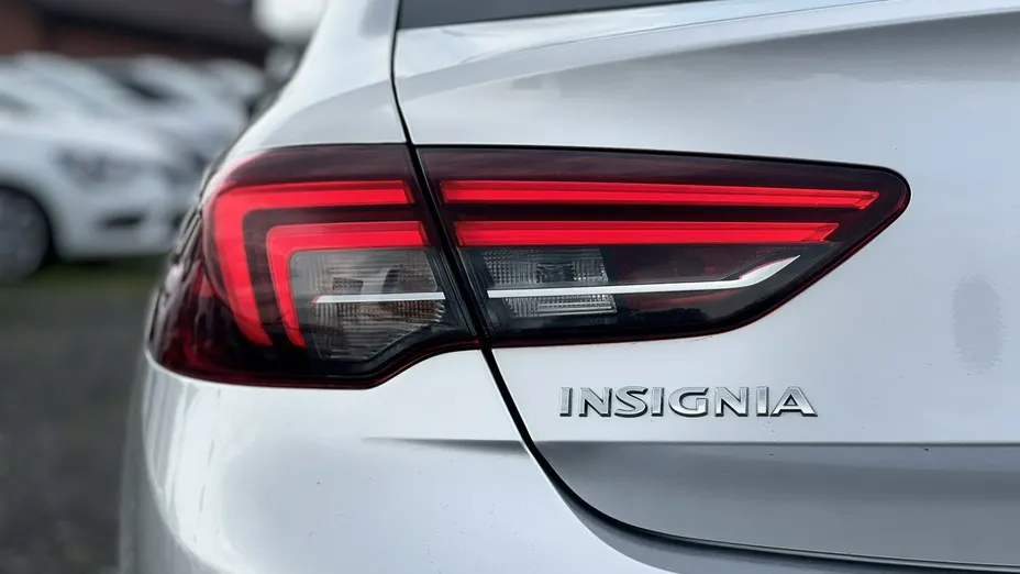 OPEL Insignia -