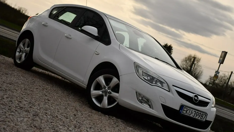 OPEL Astra -