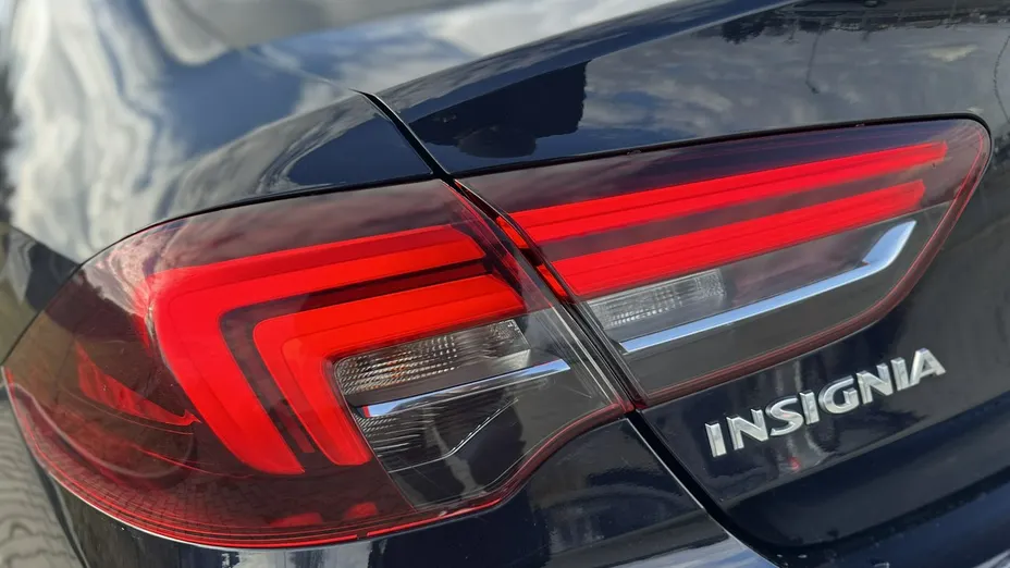 OPEL Insignia -