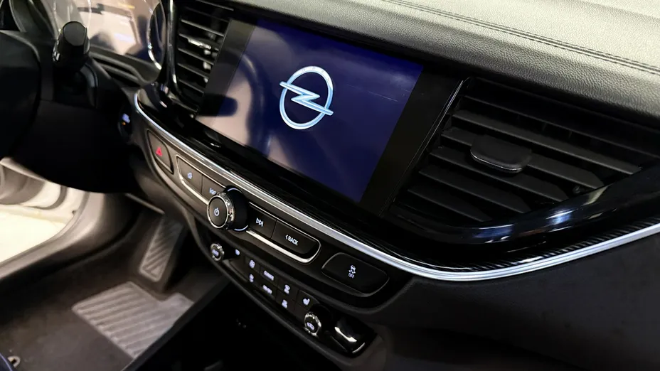 OPEL Insignia -