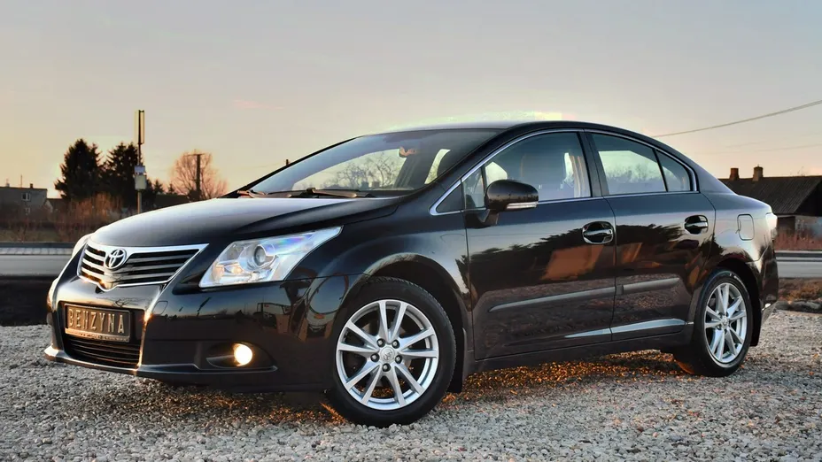 TOYOTA Avensis -