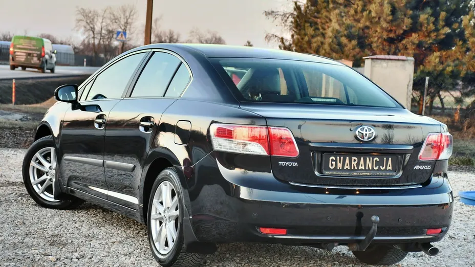 TOYOTA Avensis -