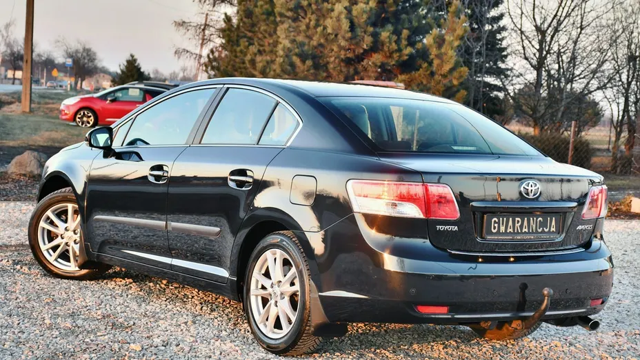 TOYOTA Avensis -