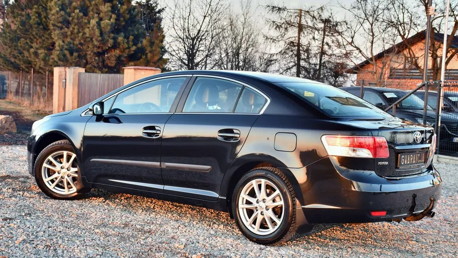 TOYOTA Avensis -