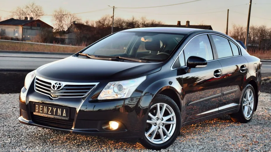 TOYOTA Avensis -
