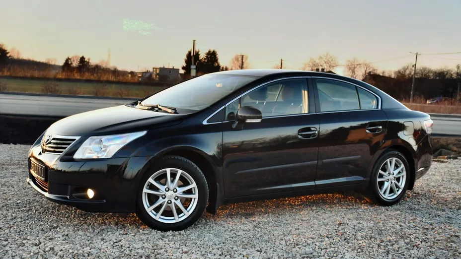 TOYOTA Avensis -