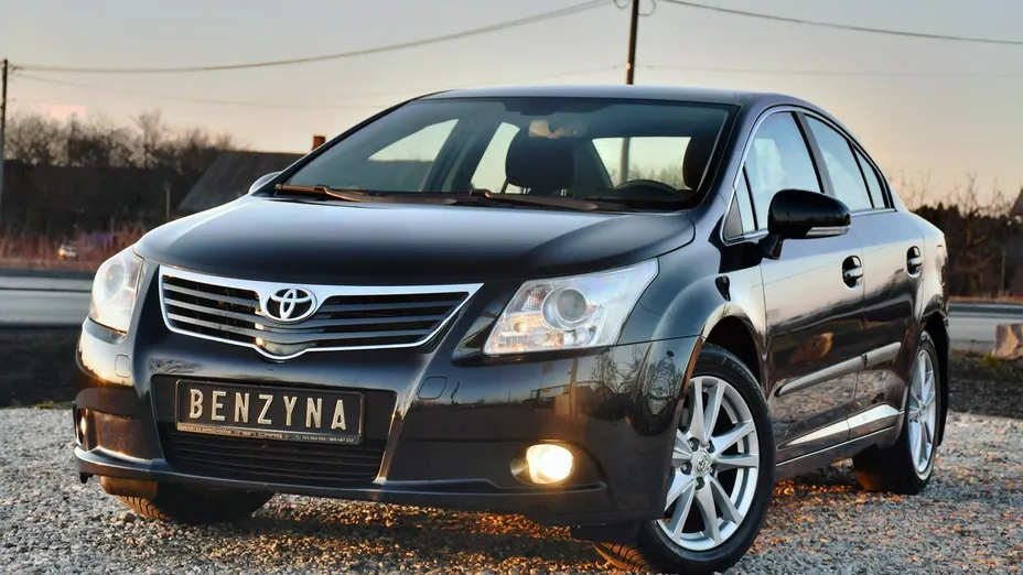 TOYOTA Avensis -